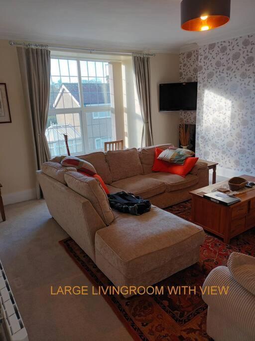 Harlech/huge Three Bedroom/best Location Apartment