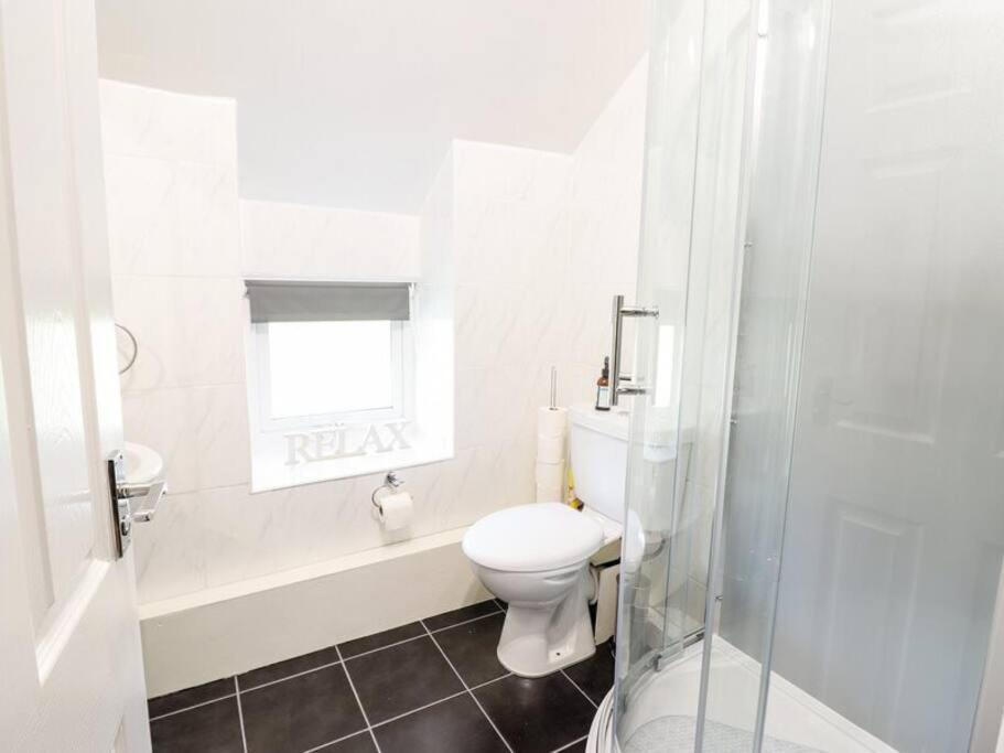 Harlech/huge Three Bedroom/best Location Apartment *