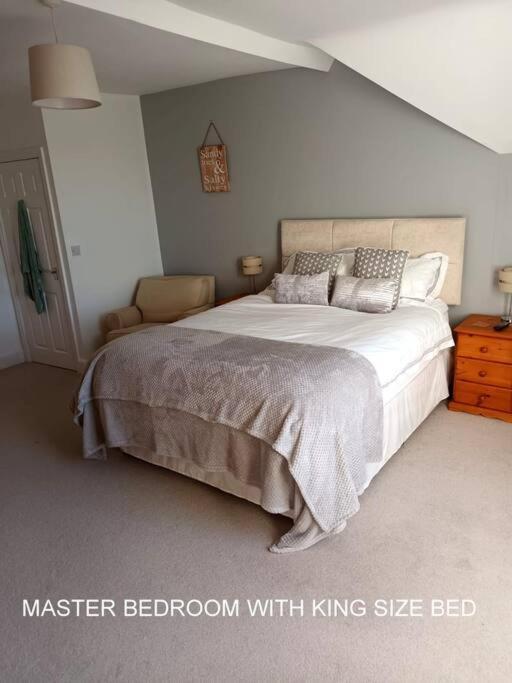 Harlech/huge Three Bedroom/best Location Apartment *